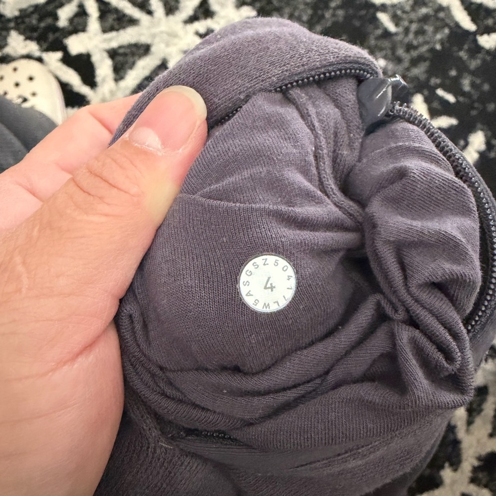 Lululemon pans women